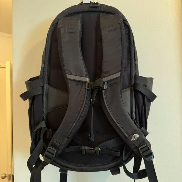 Black North Face Recon Backpack - Picture 2 of 5